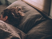 Uyku Sağlığı ve İyi Bir Gece Uykusu İçin İpuçları: Doğal Yöntemlerle Kaliteli Uyku Nasıl Elde Edilir?